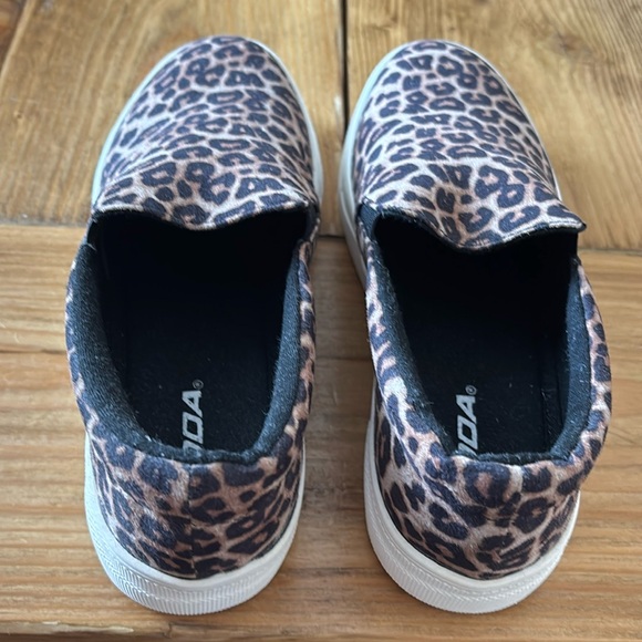 Soda Shoes - Leopard slip on sneaker